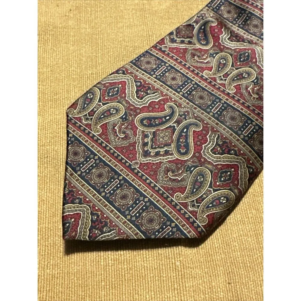 Bill Blass Men's Necktie Tie Silk Paisley Red Navy Blue Tan Made in Costa Rica‎
